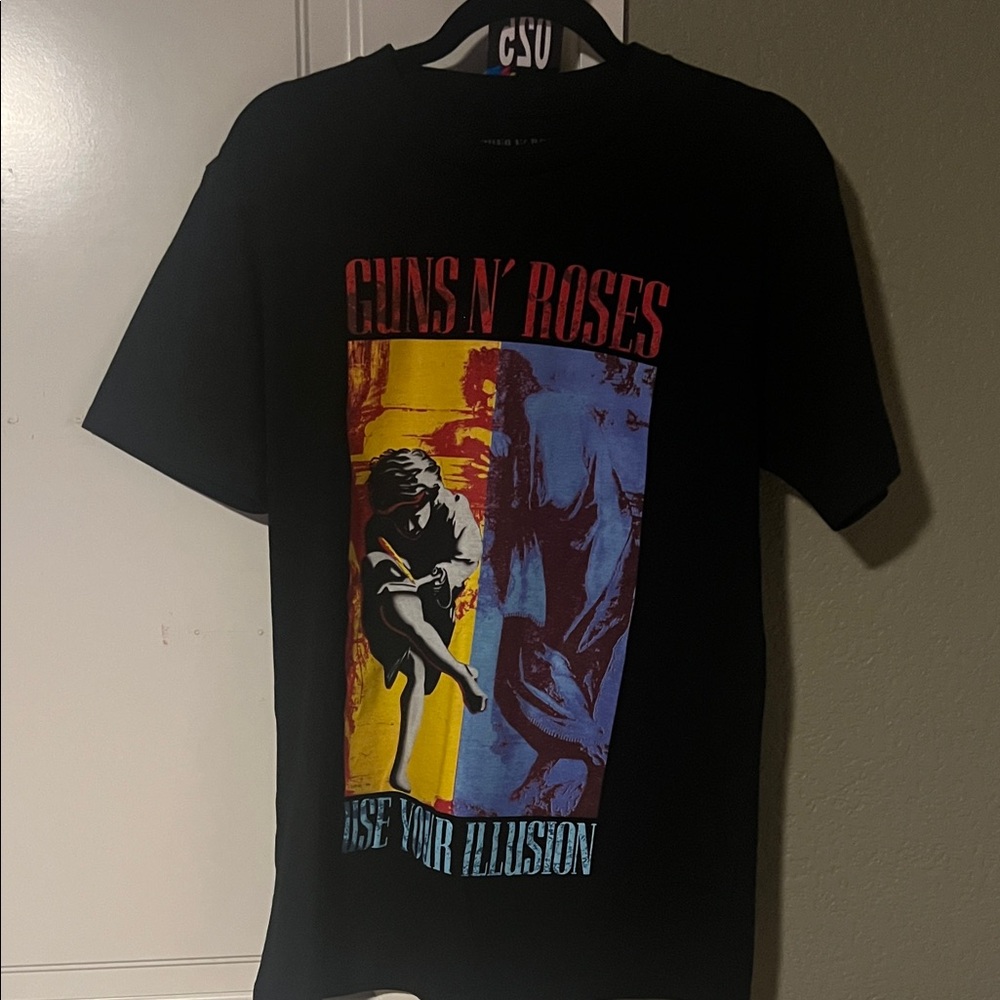 Guns and Roses black tshirt NWOT